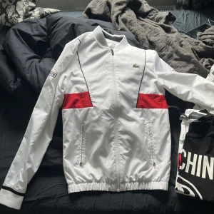 Lacoste dress - Lacoste dress i otroligt bra skick, till salu då dressen inte passar mig längre. Storlek xs men kan passa S.