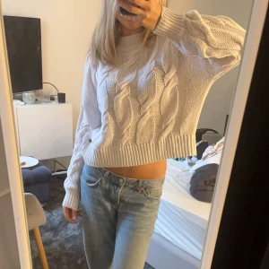 Vit stickad tröja - Vit stickad tröja från Noisy May, tvättad å sällan använd❤️