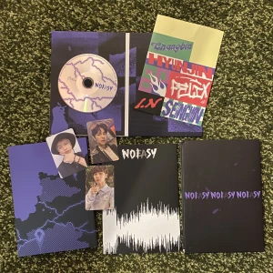 Album- Stray Kids - (TRYCK INTE PÅ KÖP NU) Stray kids album ”Noeasy” ✨ allt som är med på bilden är det som medföljer. Köparen står för frakten. Kontakta mig om du vill köpa💌