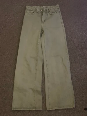 Jeans - Gröna jeans från lager 157 i ny skick(frakt ingår ej i priset)