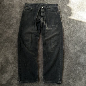 Sweet SKTBS Loose Jeans - Säljer dessa feta jeans då dem är för stora för mig. Fint använt skick med schysst fade Storlek 33