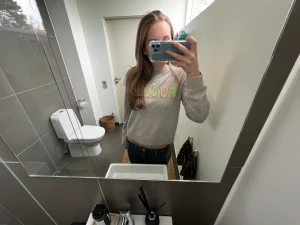 From future tröja - Säljer denna otroligt fina 100% kashmir tröjan från from future! Använd fåtal gånger men knappt! Inga märken på användning och färgerna är perfekta nu till vår/sommar!! From future påse medföljer ! Storleken är i M men passar både S och L beroende på!❤️‍🔥