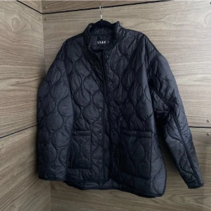 Quiltad jacka - 400 kr, strl S 