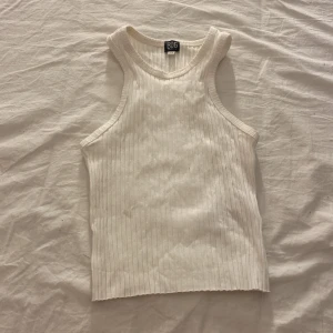 Vitt linne 129 kr +frakt - Använd 1-2 gånger, fint skick. Stl. Xs (ser liten ut men är jätte stretchig)