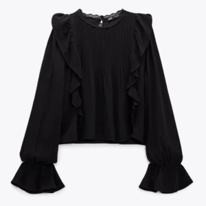 Blus - Säljer min blus från zara då den är lite liten på mig💕