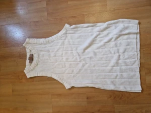 Stickat linne - Stickat linne ifrån HM. Perfekt baslinne. Använt 1-2 ggr. 