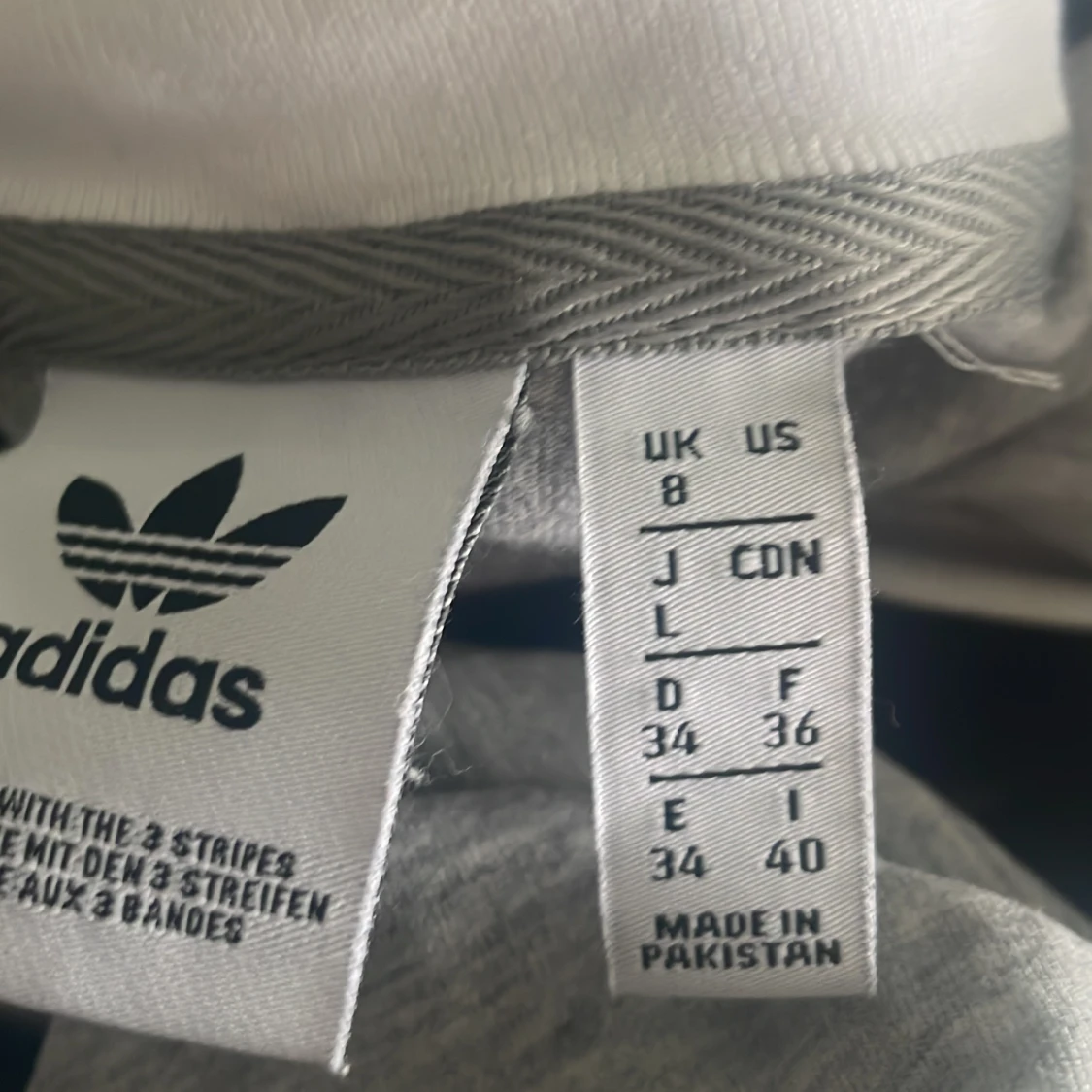 Adidas tröja grå - 90