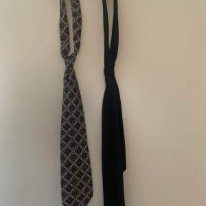 Två slipsar båda för 100kr en för 50kr
