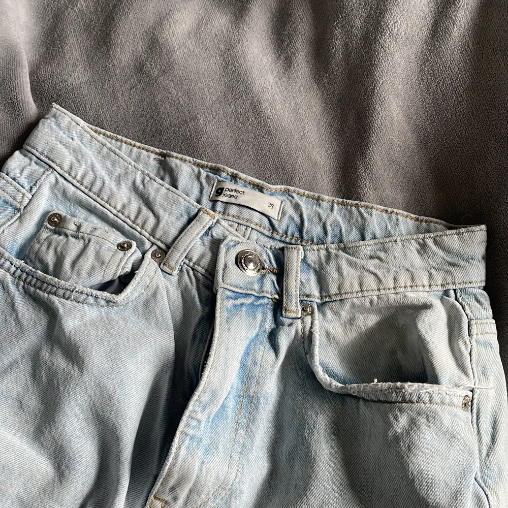Fina jeans från Gina som inte kommer till användning. Nypris 599kr. Jeans & Byxor.