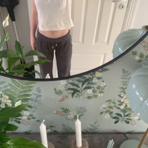 Juicy Couture  - Säljer mina juicy byxor i nyskick!! De är mörk gråa och köpts på NK för 1200kr. Är öppen för byten av en dyrare väska. Vet att de är skillnad i pris men gärna en maje eller zandig & voltge! Skriv för fler bilder. BUDA!!❤️😻