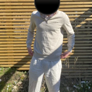 Bondelid ziptröja  - Jätte snygg beige zip tröja av märket bondelid. Använd få gånger och är i strl S🙌🏾