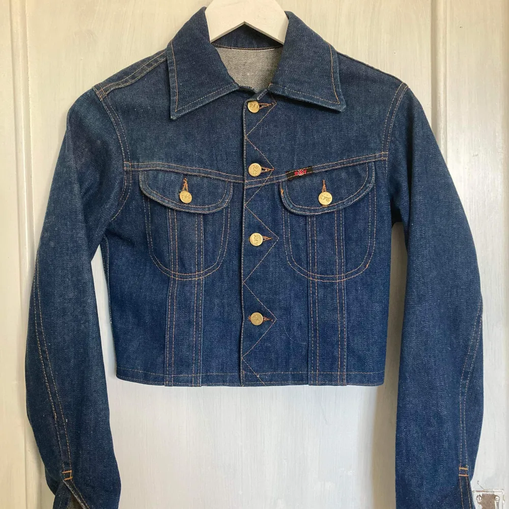70s croppad jeansjacka, ingen storlek på lapp men XS-S. Perfekt skick. Köpt på Pop Boutique. Jackor.
