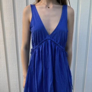Blå klänning - Blå sommarklänning i storlek M 💙