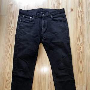 Svarta Jeans från Weekday Storlek 32/32