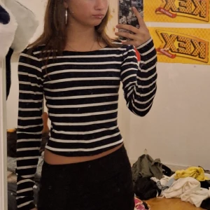 Rygglös långärmadtröja - Rygglös långärmadtröja i storlek xs. Inga defekter, skriv vid frågor💕