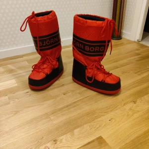 Vinterskor Björn borg - Väldigt bra skick, kom inte till användning och är helt nya. Väldigt bra till snö.