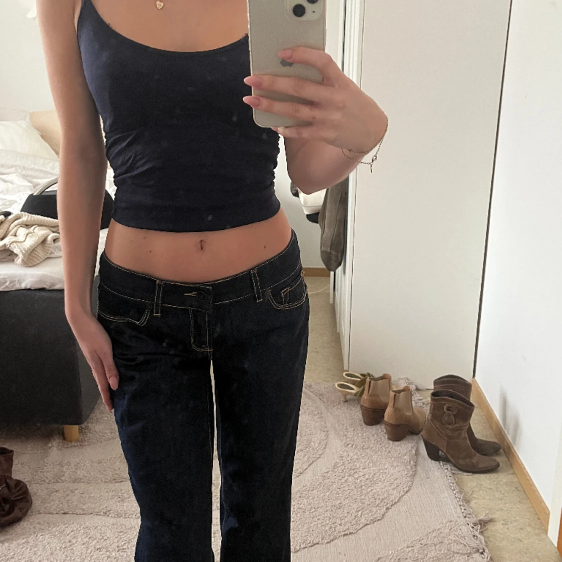 Mörkblå lågmidjade jeans  - 90