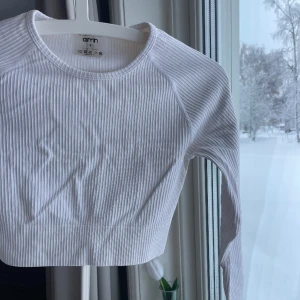 Träningströja Aim’n - Super skön  träningstop från Aim’n, använd max 2 gånger!🌟 str xs men är så stretshig, passar dig som har str S också 🥰