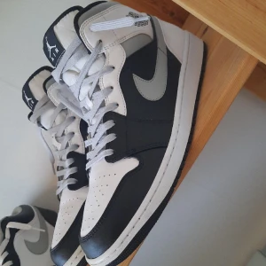 Jordan 1 mid shadow white  - Jordan 1 mid white shadow storlek 12