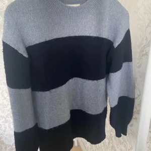Stickad tröja - Stickad tröja från hm. Storlek S. Inga defekter. Köparen står för frakten ❤️