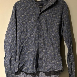 Riley skjorta - Utmärkt skick, behövs ba strykas 