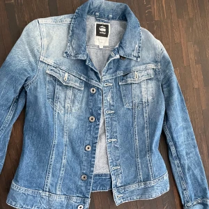 Gstar jacka, nyskick! - Gstar jacka, nyskick. Pris kan diskuteras vid snabb affär/upphämtning.