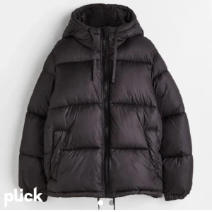 Jacka  - Säljer denna jackan från hm. Den är använd ett fåtal gånger!🥰 Jackans ursprungs pris: 549kr