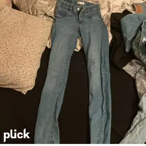 Jeans ifrån Gina trico, säljer för 100 nypris var 400 