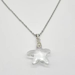 Handgjort halsband  - Handgjort halsband ●Material- rostfritt stål och svarovski kristall ●Gjord i bra kvalitet 💎☆Längd - 38cm+4cm ,en stjärna-2cm[Frakt 15kr] 100kr