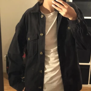 Kappa - Svart kappa från H&M i storlek Xs. Knappt använd och bra skick!