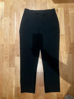 Kostymbyxor  - Svarta kostymbyxor från Lindex 