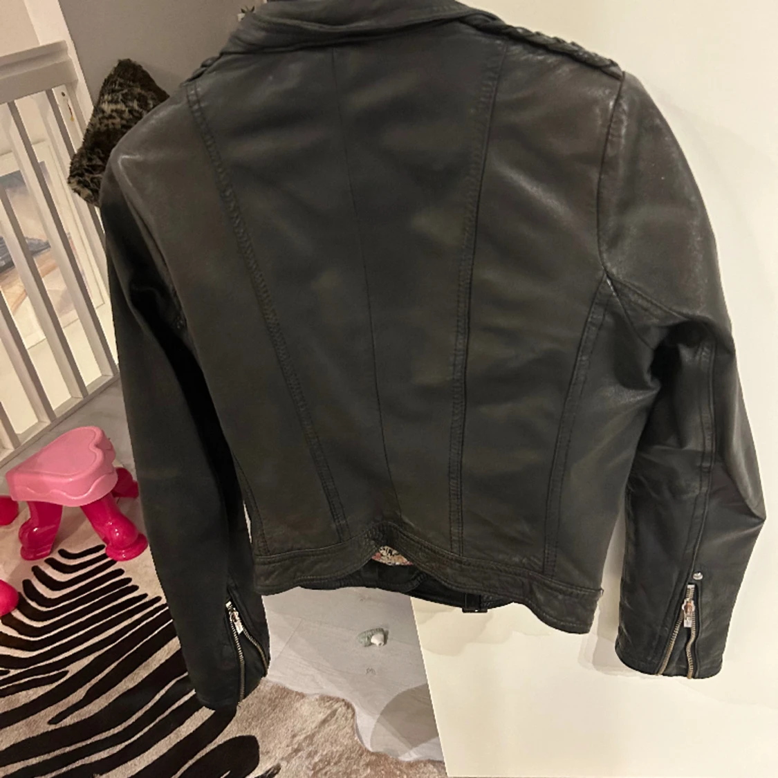 Skinnjacka jofama  - 90