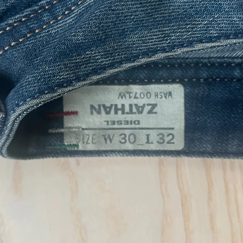 vintage lowwaist bootcut jeans från diesel, storlek 30,32. Jeans & Byxor.