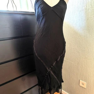 Klänning  - Står Stl 42 men mer som en 38 