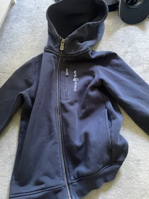 Sail racing hoodie - Säljer min sail racing hoodie stl.140