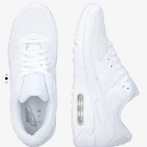 air max skor  - har ett par liknande skor. De är använda air max skor och är ff i bra skick kan skixka bild på mina egna .. 