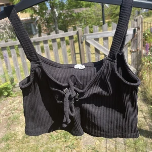 Topp - Superfin liten ribbad topp. Perfekt nu till sommaren. 