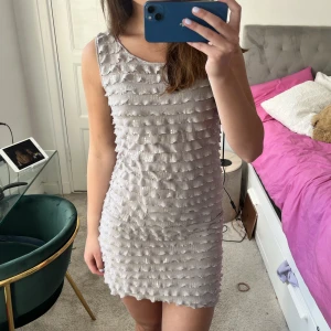 Klänning!  - Volangklänning! 