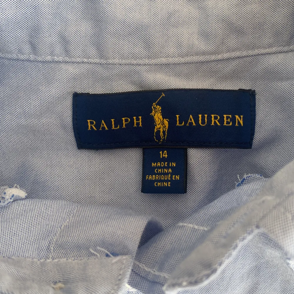 Säljer min Ralph Lauren skjorta skick 9/10 knappt använd så gott som ny. Skjortor.