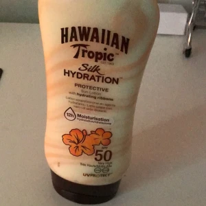 solkräm  - frakt: 45kr -endast använd nån gång  säljer då jag har en annan. funkar superbra!