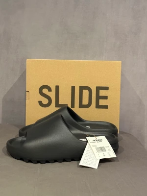 Yeezy Slides - Helt nya med kvitto och box