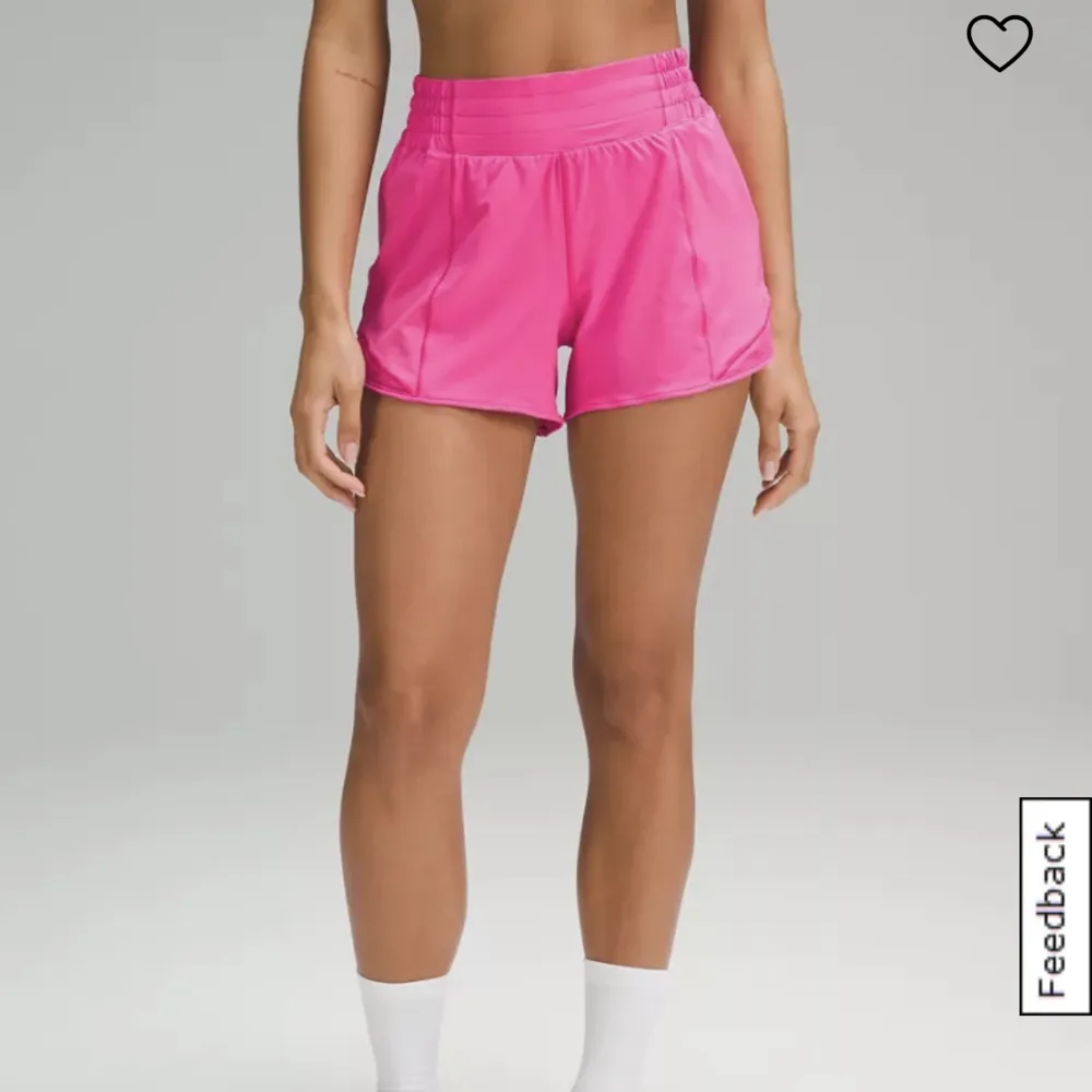 Slutsålda hotty hot shorts från Lululemon - oanvända. Jättesnygga och perfekta färgen. Priset kan diskuteras!! Skriv för fler bilder, frågor eller om du är intresserad 💕. Shorts.