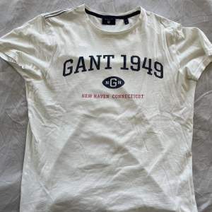 Vit GANT T-shirt, storlek S