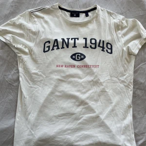 GANT - Tshirt - Vit GANT T-shirt, storlek S