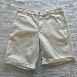 Ralph Lauren shorts  - En par vita Ralph Lauren chinosshorts, i princip oanvända. I barnstorleken:16.