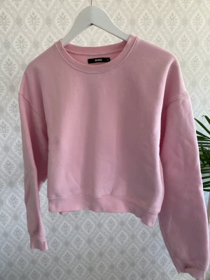 Collegetröja  - Hör av dig vid fler bilder eller frågor☀️