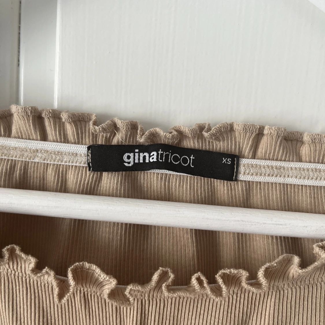 Beige off shoulder topp - 90