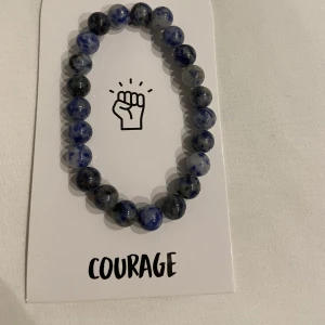 Pärlarmband  - Perfekta pärlarmband till sommaren! Ta chansen att köpa dessa helt nya pärlarmband. Finns i olika färger. OBS vid köp av flera står jag för frakten! Hör gärna av er vid frågor.