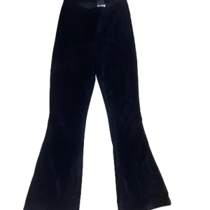 bootcut byxor - snygga bootcut byxor från ginatricor i ribbat sammet tyg. 