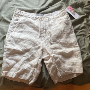 Linneshorts - Helt nya aldrig använda alla lappar och allt sitter kvar.  